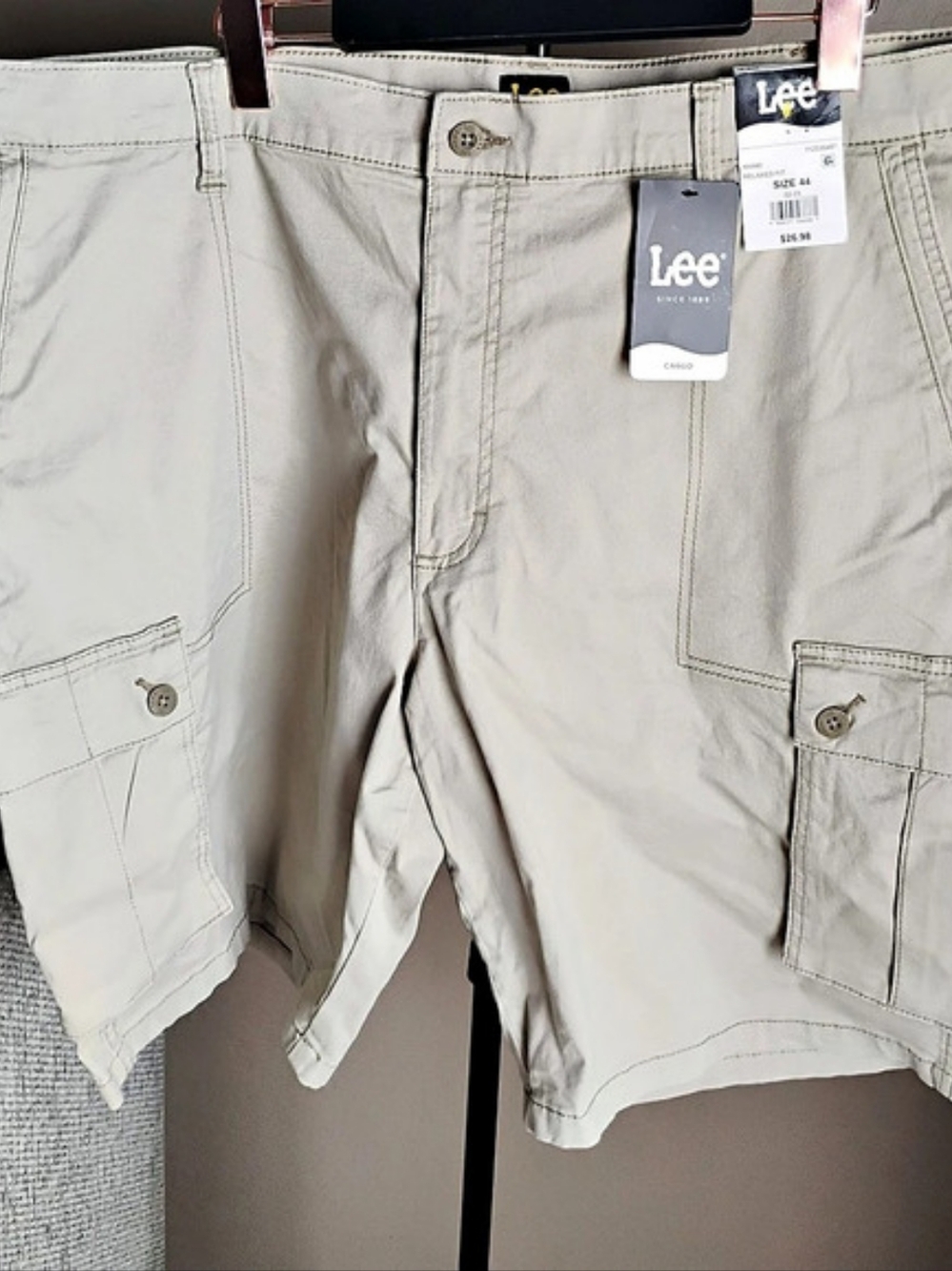 Lee Men's Relaxed Fit Cargo Shorts Beige Waist 44 NWT